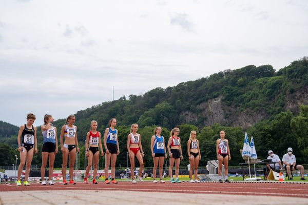 5000m Start mit Blanka Doerfel (SCC Berlin), Emma Heckel (LG TELIS FINANZ Regensburg), Lisa Oed (SSC Hanau-Rodenbach), Linn Lara Kleine (LG Olympia Dortmund), Svenja Clemens (LG Odenwald), Hanna Bruckmayer (TSV Muehldorf), Nele Weike (SV Brackwede), Denise Moser (SFD 75 Duesseldorf-Sued), Paulina Kaysser (SC DHfK Leipzig e.V.) und Svea Timm (Lueneburger SV) am 27.06.2021 waehrend den deutschen U23 Leichtathletik-Meisterschaften 2021 im Stadion Oberwerth in Koblenz