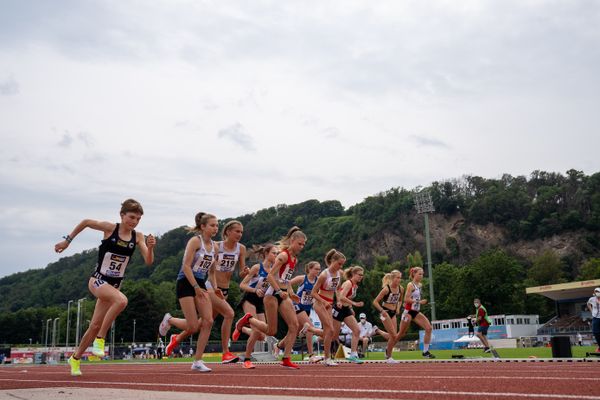 5000m Start mit Blanka Doerfel (SCC Berlin), Emma Heckel (LG TELIS FINANZ Regensburg), Lisa Oed (SSC Hanau-Rodenbach), Linn Lara Kleine (LG Olympia Dortmund), Svenja Clemens (LG Odenwald), Hanna Bruckmayer (TSV Muehldorf), Nele Weike (SV Brackwede), Denise Moser (SFD 75 Duesseldorf-Sued), Paulina Kaysser (SC DHfK Leipzig e.V.) und Svea Timm (Lueneburger SV) am 27.06.2021 waehrend den deutschen U23 Leichtathletik-Meisterschaften 2021 im Stadion Oberwerth in Koblenz