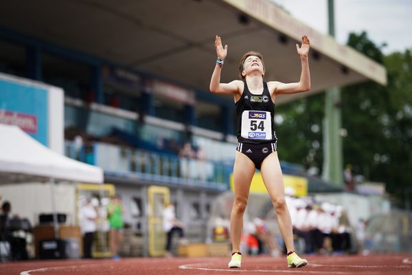 Blanka Doerfel (SCC Berlin) gewinnt die 5000m am 27.06.2021 waehrend den deutschen U23 Leichtathletik-Meisterschaften 2021 im Stadion Oberwerth in Koblenz