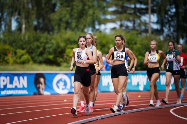 Geherinnen Lena Sonntag (SC Potsdam), Ila Elbert (ART Duesseldorf) am 30.07.2021 waehrend den deutschen Leichtathletik-Jugendmeisterschaften 2021 in Rostock