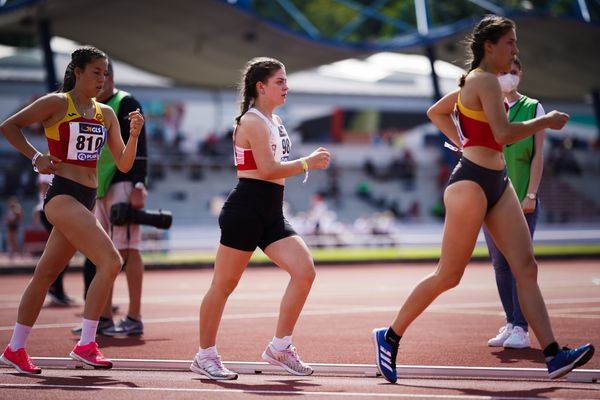 Geherinnen Lena Riedel (ASV Erfurt), Lena Sonntag (SC Potsdam) und Sina Riedel (ASV Erfurt) am 30.07.2021 waehrend den deutschen Leichtathletik-Jugendmeisterschaften 2021 in Rostock