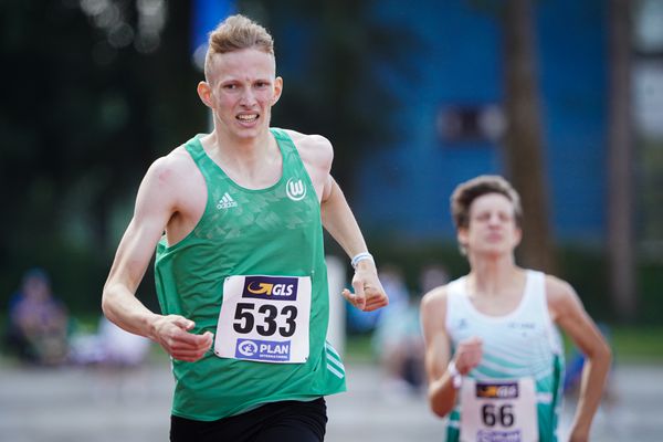 Louis Quarata (VfL Wolfsburg) ueber 400m am 30.07.2021 waehrend den deutschen Leichtathletik-Jugendmeisterschaften 2021 in Rostock