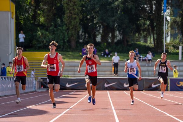 V.L.n.R.: Benn Lingmann (LAV Habbelrath-Grefrath), Nils Kremling (LG Landkreis Roth), Florian Kroll (LG Osnabrueck), Hannes Behrens (Polizei SV Eutin), Luca Haller (LG Stadtwerke Muenchen) im 400m Vorlauf am 30.07.2021 waehrend den deutschen Leichtathletik-Jugendmeisterschaften 2021 in Rostock