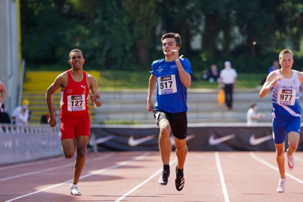 V.L.n.R.:  Joseph Mouaha (LG Nord Berlin), Laurenz Badenhop (TV Jahn Walsrode), Julian Graubner (LG Leinfelden-Echterdingen) im 400m Vorlauf am 30.07.2021 waehrend den deutschen Leichtathletik-Jugendmeisterschaften 2021 in Rostock