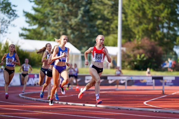 Ida Lefering (LG Olympia Dortmund) im 1500m Vorlauf am 30.07.2021 waehrend den deutschen Leichtathletik-Jugendmeisterschaften 2021 in Rostock