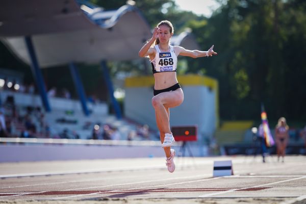 Emily Pischke (Hannover 96) im Dreisprung am 30.07.2021 waehrend den deutschen Leichtathletik-Jugendmeisterschaften 2021 in Rostock