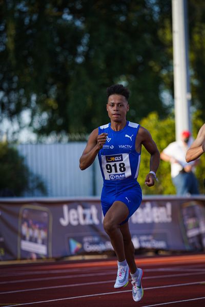 Felix Becker (TV Wattenscheid 01) ueber 5000m am 30.07.2021 waehrend den deutschen Leichtathletik-Jugendmeisterschaften 2021 in Rostock