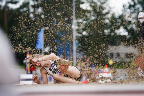 Tabea Eitel (LG Filder) im Weitsprung am 31.07.2021 waehrend den deutschen Leichtathletik-Jugendmeisterschaften 2021 in Rostock (Tag 2)