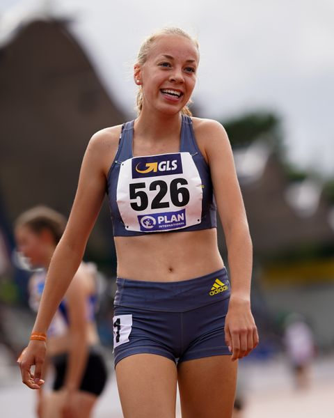 Carolin Hinrichs (VfL Loeningen) gewinnt die 1500m in der U18 am 31.07.2021 waehrend den deutschen Leichtathletik-Jugendmeisterschaften 2021 in Rostock (Tag 2)