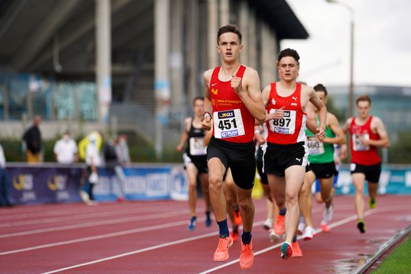 Tim Kalies (Braunschweiger Laufclub) im 1500m Finale am 31.07.2021 waehrend den deutschen Leichtathletik-Jugendmeisterschaften 2021 in Rostock (Tag 2)