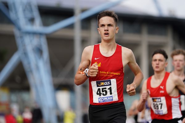 Tim Kalies (Braunschweiger Laufclub) im 1500m Finale am 31.07.2021 waehrend den deutschen Leichtathletik-Jugendmeisterschaften 2021 in Rostock (Tag 2)