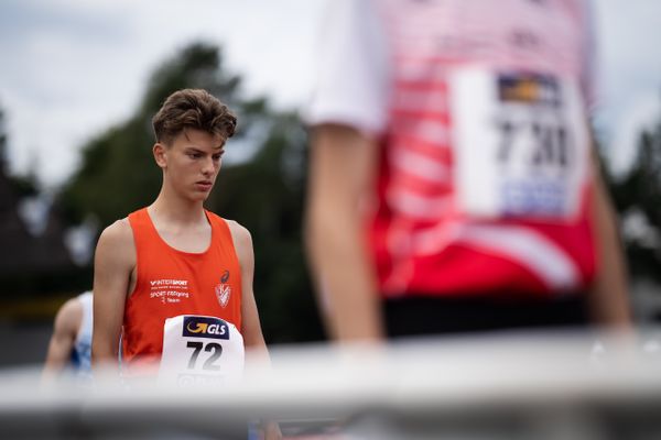 Fokussiert an der Startlinie: Rodion Beimler (LC Cottbus)am 31.07.2021 waehrend den deutschen Leichtathletik-Jugendmeisterschaften 2021 in Rostock (Tag 2)
