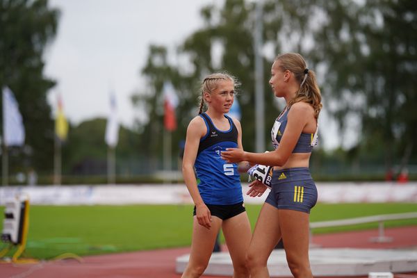 Ronja Funck (TV Jahn Walsrode) und Sophie Hinrichs (VfL Loeningen) am 01.08.2021 waehrend den deutschen Leichtathletik-Jugendmeisterschaften 2021 in Rostock (Tag 3)