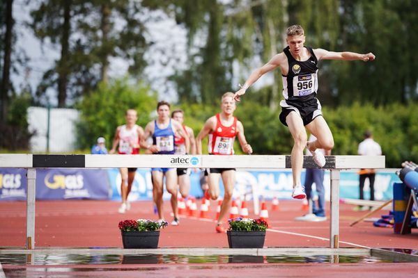 Kurt Lauer (LAZ Ludwigsburg) ueber 2000m Hindernis am 01.08.2021 waehrend den deutschen Leichtathletik-Jugendmeisterschaften 2021 in Rostock (Tag 3)