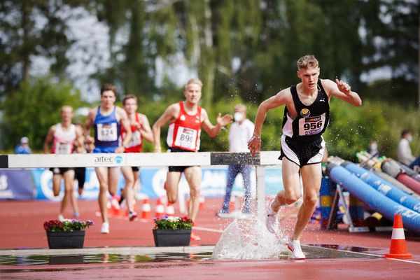 Kurt Lauer (LAZ Ludwigsburg) ueber 2000m Hindernis am 01.08.2021 waehrend den deutschen Leichtathletik-Jugendmeisterschaften 2021 in Rostock (Tag 3)