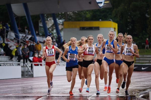 Alison Graf (LG Nord Berlin), Imke Mueller (LG Kreis Verden), Lucia Sturm (TSV Moselfeuer Lehmen), Sophia Volkmer (TV Wetzlar), Nele Goehl (LG Eckental) am 01.08.2021 waehrend den deutschen Leichtathletik-Jugendmeisterschaften 2021 in Rostock (Tag 3)