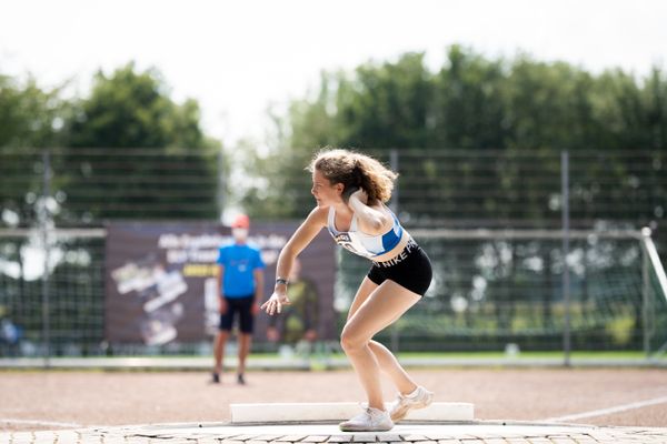 Nele Fasold (LG Weserbergland) beim Kugelstossen am 21.08.2021 bei den Deutschen Meisterschaften Mehrkampf im Auestadion in Wesel (Tag 2)
