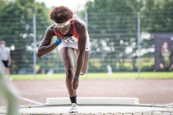Fortuna Ornella Nkengue (MTV Wittmund) beim Kugelstossen am 21.08.2021 bei den Deutschen Meisterschaften Mehrkampf im Auestadion in Wesel (Tag 2)
