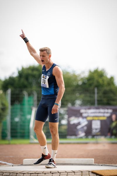 Nico Beckers (LAV Bayer Uerdingen/Dormagen) freut sich ueber seinen Versuch beim Kugelstossen am 21.08.2021 bei den Deutschen Meisterschaften Mehrkampf im Auestadion in Wesel (Tag 2)
