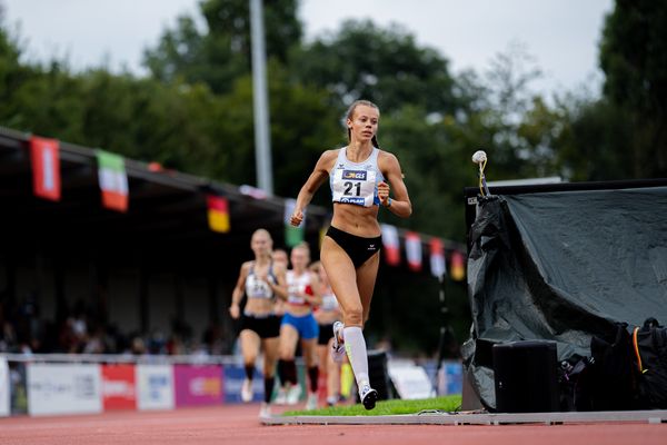 Katja Davidowske (Kirchheimer SC) ueber 800m am 21.08.2021 bei den Deutschen Meisterschaften Mehrkampf im Auestadion in Wesel (Tag 2)