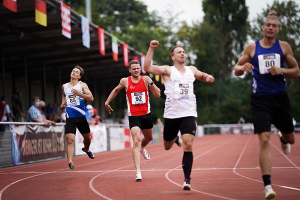 Martin Kratz (TV Gelnhausen), Nils Kruse (LG Region Karlsruhe) ueber 400m am 21.08.2021 bei den Deutschen Meisterschaften Mehrkampf im Auestadion in Wesel (Tag 2)