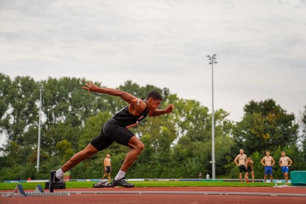 Malik Diakité (Hannover 96) beim 400m Start am 21.08.2021 bei den Deutschen Meisterschaften Mehrkampf im Auestadion in Wesel (Tag 2)
