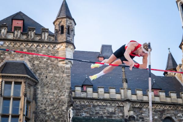 Till Marburger (LG Olympia Dortmund) am 22.09.2021 beim NetAachen-Domspringen 2021 auf dem Katschhof in Aachen