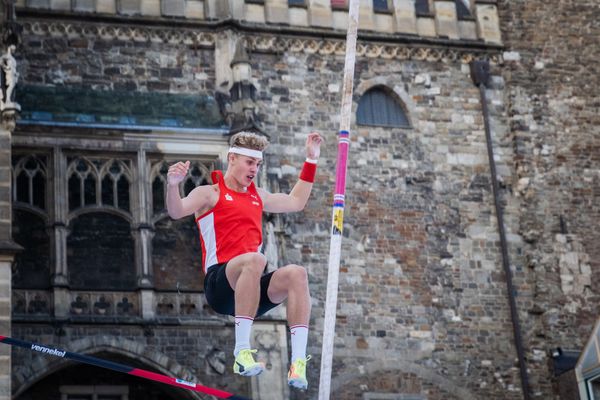 Till Marburger (LG Olympia Dortmund) am 22.09.2021 beim NetAachen-Domspringen 2021 auf dem Katschhof in Aachen