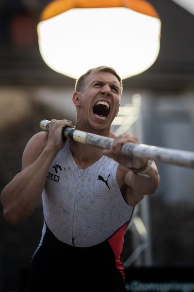 Piotr Lisek (POL) am 22.09.2021 beim NetAachen-Domspringen 2021 auf dem Katschhof in Aachen