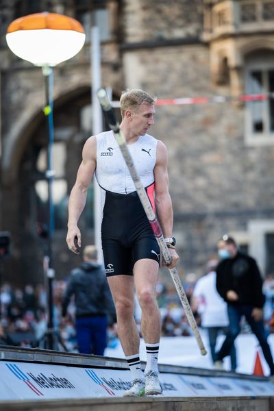 Piotr Lisek (POL) am 22.09.2021 beim NetAachen-Domspringen 2021 auf dem Katschhof in Aachen