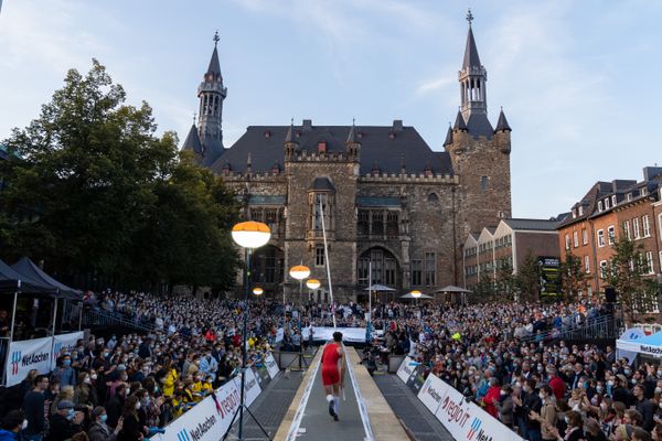 Viele Zuschauer am 22.09.2021 beim NetAachen-Domspringen 2021 auf dem Katschhof in Aachen