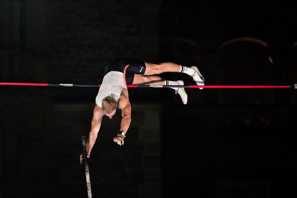 Piotr Lisek (POL) am 22.09.2021 beim NetAachen-Domspringen 2021 auf dem Katschhof in Aachen