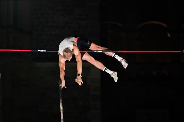 Piotr Lisek (POL) am 22.09.2021 beim NetAachen-Domspringen 2021 auf dem Katschhof in Aachen