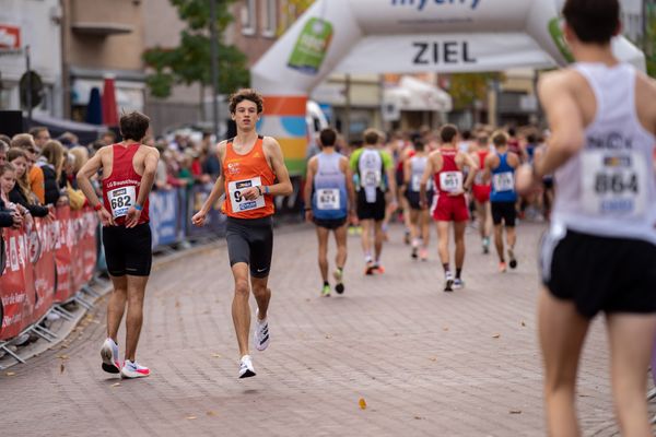 Nick Jaeger (TSV Penzberg) am 31.10.2021 waehrend der DM 10km Strasse in Uelzen