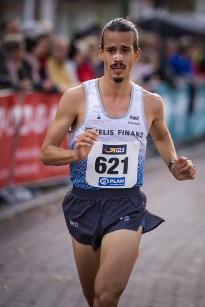 Simon Boch (LG TELIS FINANZ Regensburg) am 31.10.2021 waehrend der DM 10km Strasse in Uelzen