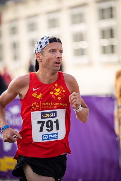 Dominik Schrader (Braunschweiger Laufclub) am 31.10.2021 waehrend der DM 10km Strasse in Uelzen