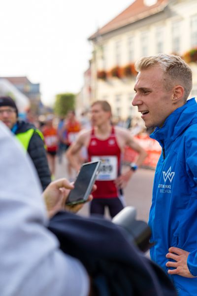 Nils Voigt (TV Wattenscheid 01) im Interview am 31.10.2021 waehrend der DM 10km Strasse in Uelzen