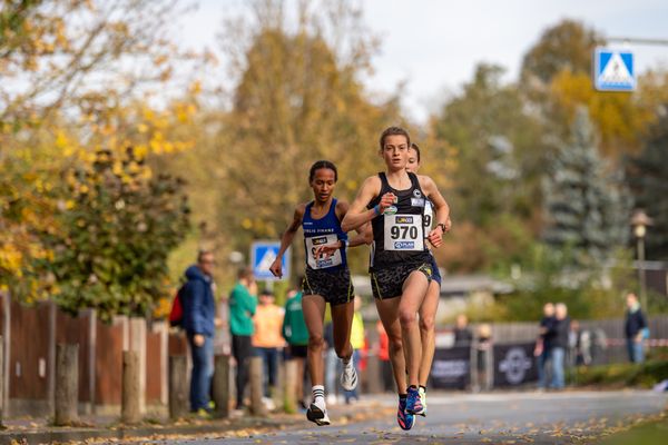 Alina Reh (SCC Berlin) am 31.10.2021 waehrend der DM 10km Strasse in Uelzen