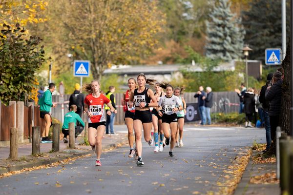 Marie Goevert (LG Olympia Dortmund), Lara Kiene (LG Hamm), Elisabeth Rogoll (Berliner SV 1892) am 31.10.2021 waehrend der DM 10km Strasse in Uelzen