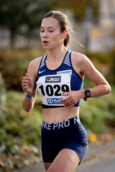 Hanna Klein (LAV Stadtwerke Tuebingen) am 31.10.2021 waehrend der DM 10km Strasse in Uelzen