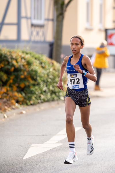 Miriam Dattke (LG TELIS FINANZ Regensburg) am 31.10.2021 waehrend der DM 10km Strasse in Uelzen