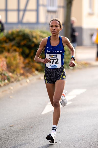 Miriam Dattke (LG TELIS FINANZ Regensburg) am 31.10.2021 waehrend der DM 10km Strasse in Uelzen