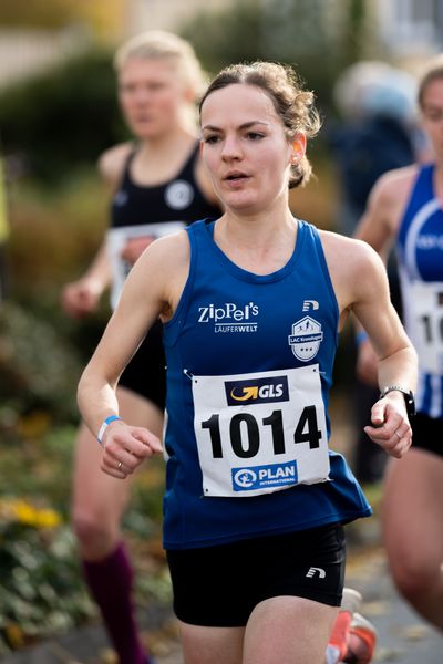 Julia Kuempers (Leichtathletikclub Kronshagen) am 31.10.2021 waehrend der DM 10km Strasse in Uelzen