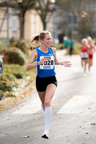 Katja Fischer (LAV Stadtwerke Tuebingen) am 31.10.2021 waehrend der DM 10km Strasse in Uelzen