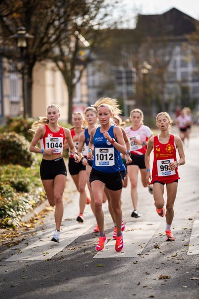 Kiara Nahen (LC Paderborn), Nicole Adler (Leichtathletikclub Kronshagen) am 31.10.2021 waehrend der DM 10km Strasse in Uelzen