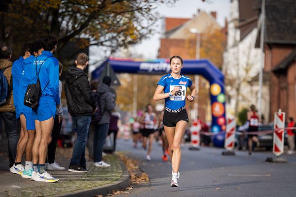 Luise Eisenmann (VfL Sindelfingen) am 31.10.2021 waehrend der DM 10km Strasse in Uelzen