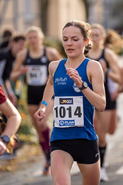 Julia Kuempers (Leichtathletikclub Kronshagen) am 31.10.2021 waehrend der DM 10km Strasse in Uelzen