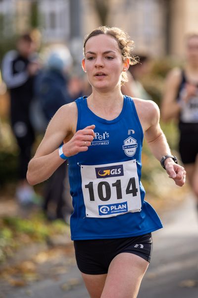 Julia Kuempers (Leichtathletikclub Kronshagen) am 31.10.2021 waehrend der DM 10km Strasse in Uelzen