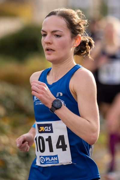 Julia Kuempers (Leichtathletikclub Kronshagen) am 31.10.2021 waehrend der DM 10km Strasse in Uelzen