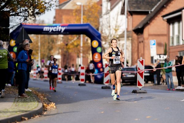 Alina Reh (SCC Berlin) am 31.10.2021 waehrend der DM 10km Strasse in Uelzen